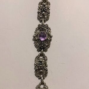Elegant Silver Bracelet with Amethyst Gemstone